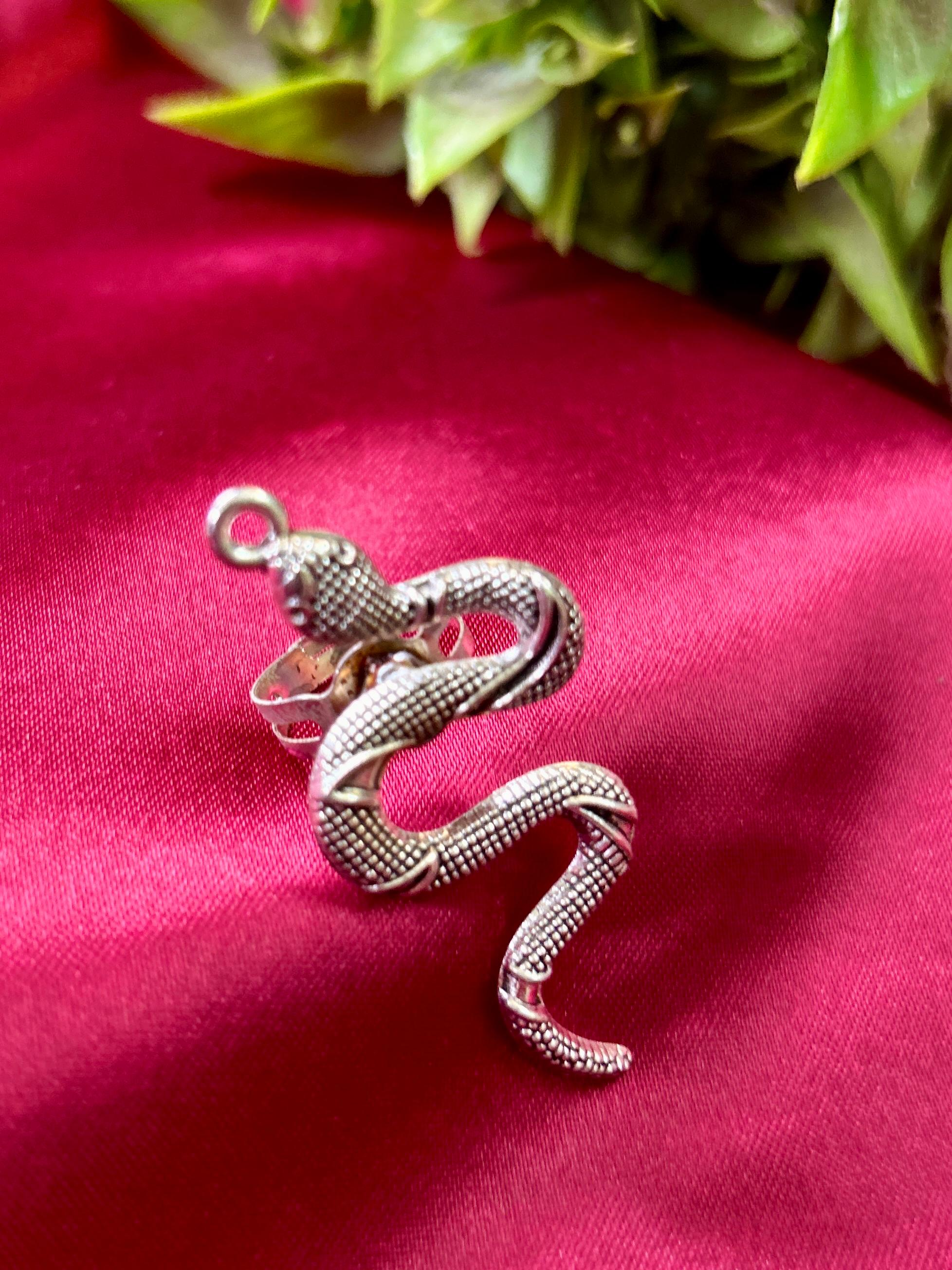 Serpentina Oxidised Finger Ring